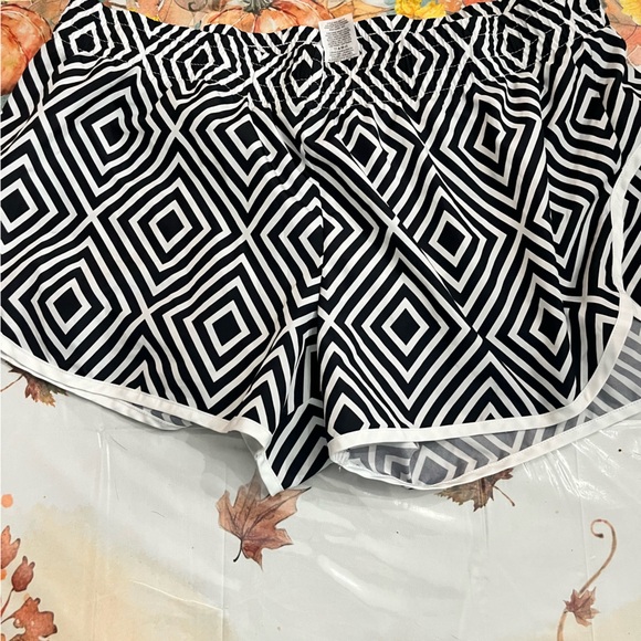 Athletic Works Black and White Geometric Kids One Piece - Picture 1 of 3